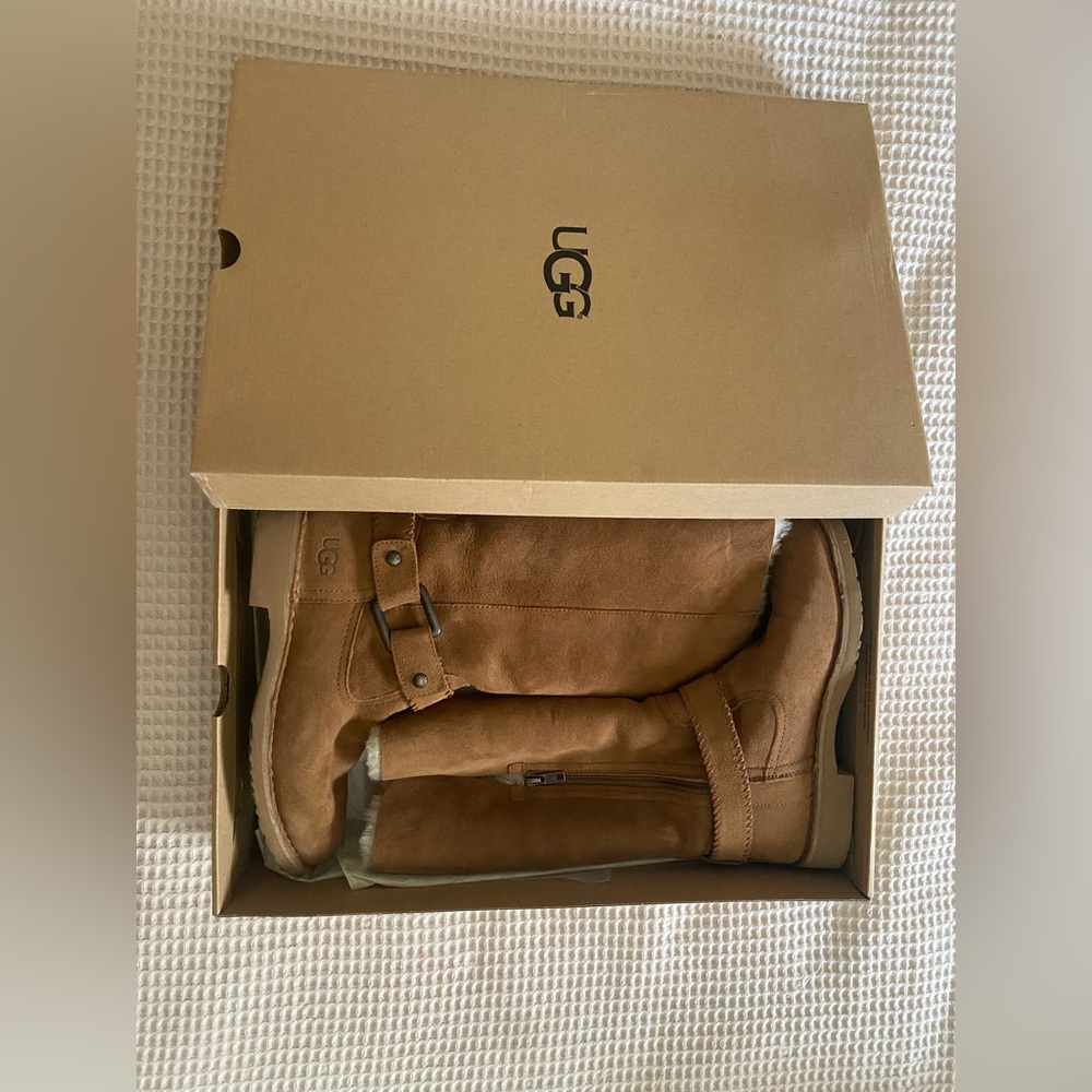 UGG Chestnut woman’s boot size 9